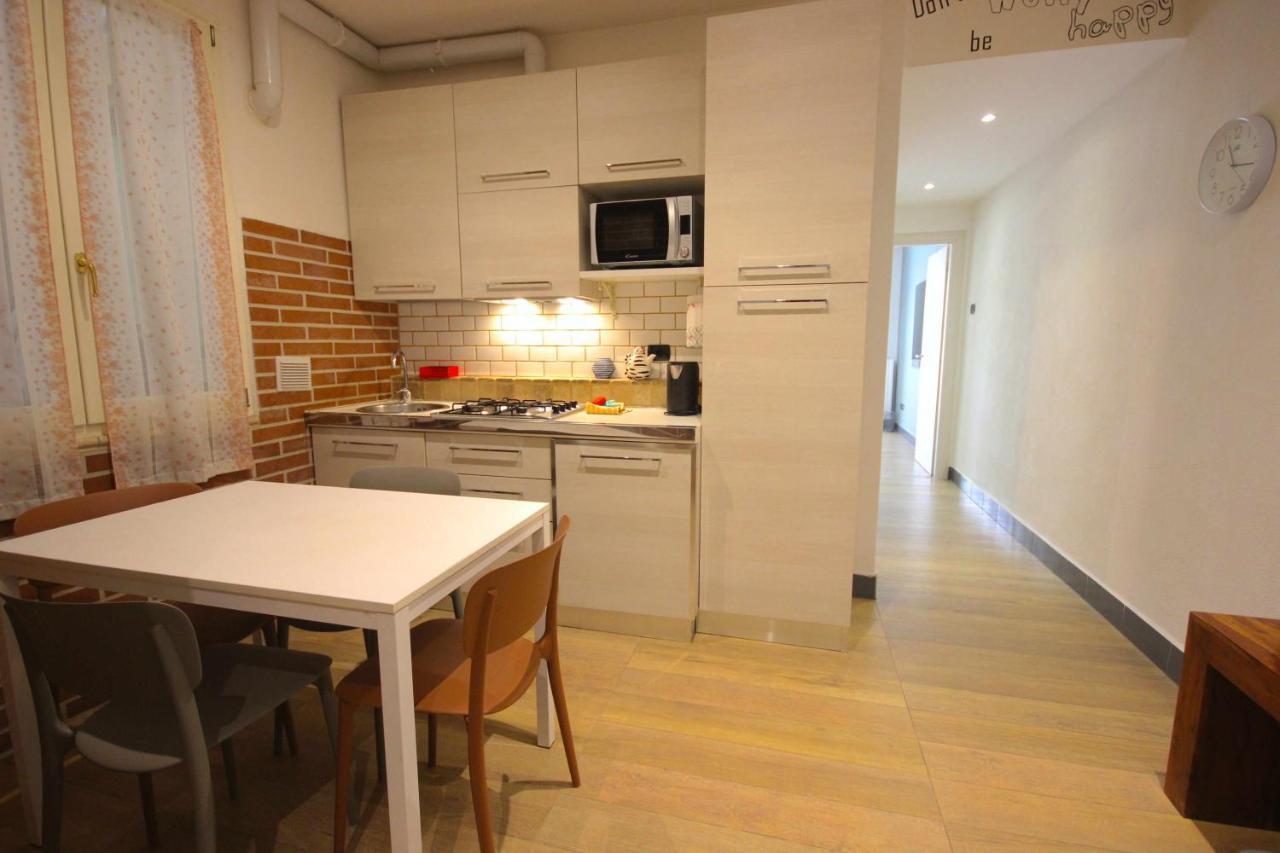Case Vr Holiday Happy House Verona Bagian luar foto