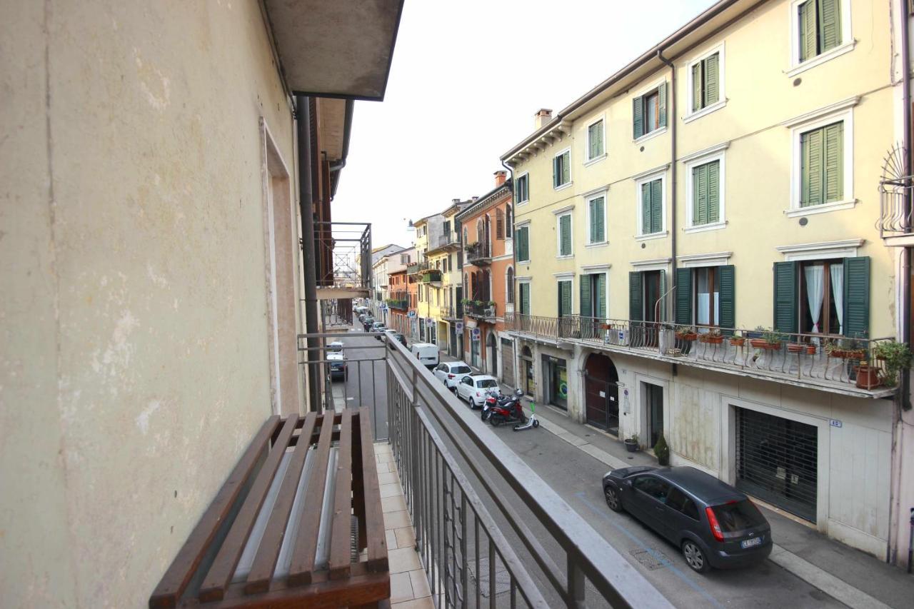 Case Vr Holiday Happy House Verona Bagian luar foto